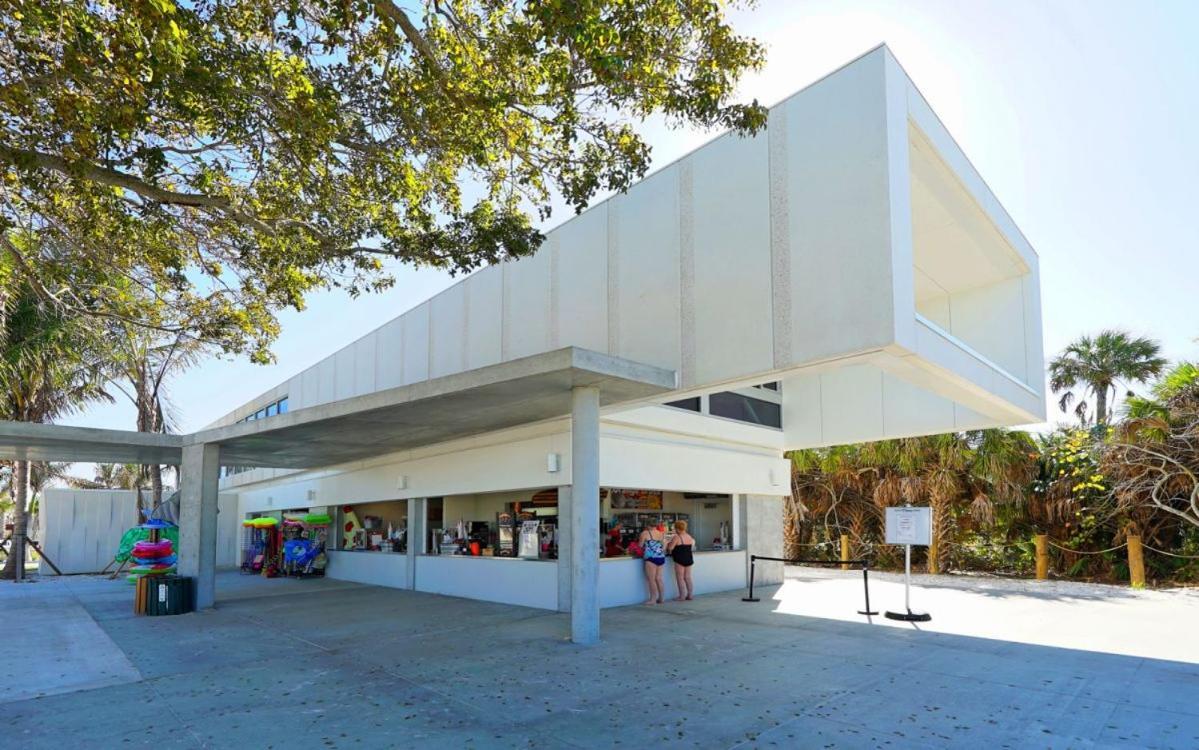 Walk To The Or Village In Minutes! Holiday home Siesta Key