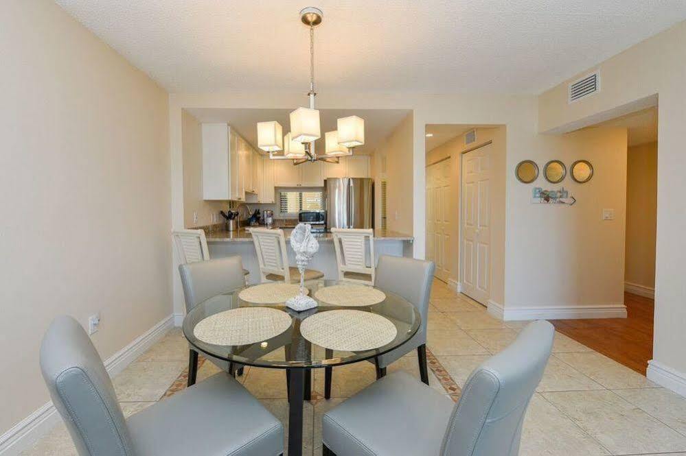 - 2 Bedroom - 3 Beds - 3 Bathroom Duplex With Heated Swimming Pool * Siesta Key