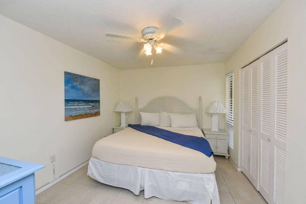 - 2 Bedroom - 3 Beds - 3 Bathroom Duplex With Heated Swimming Pool Apartment Siesta Key