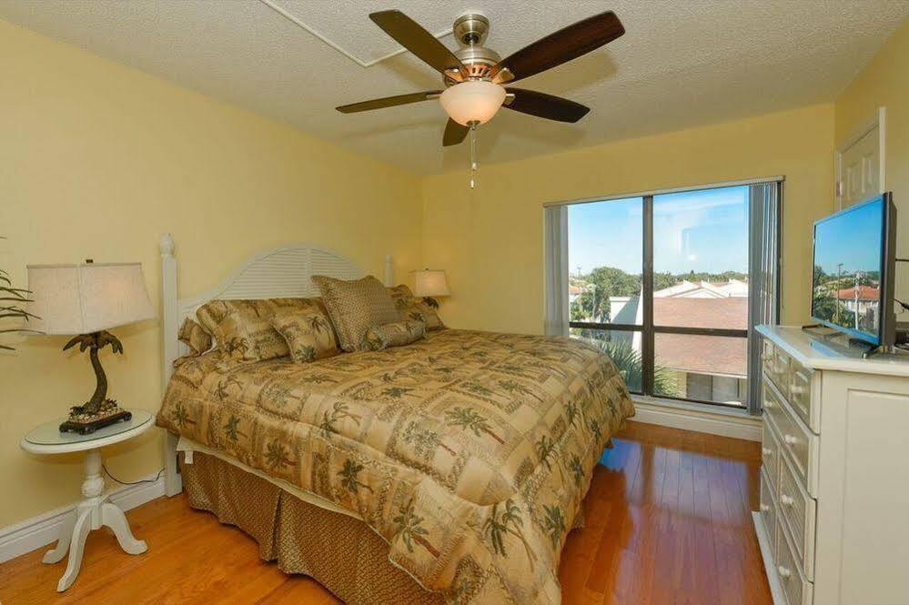 - 2 Bedroom - 3 Beds - 3 Bathroom Duplex With Heated Swimming Pool