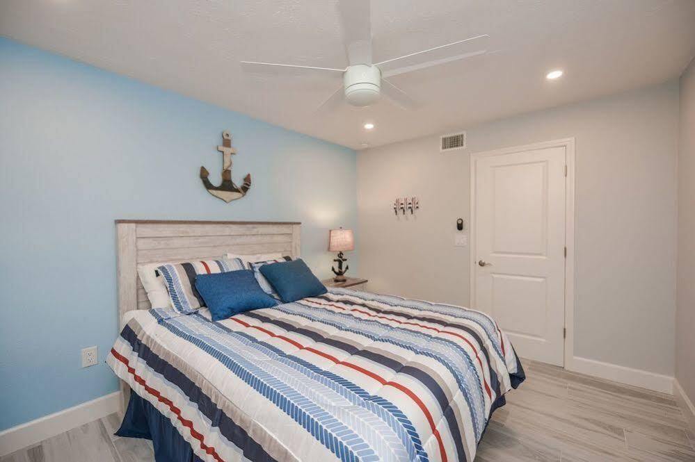 - 2 Bedroom - 3 Beds - 3 Bathroom Duplex With Heated Swimming Pool Apartment Siesta Key