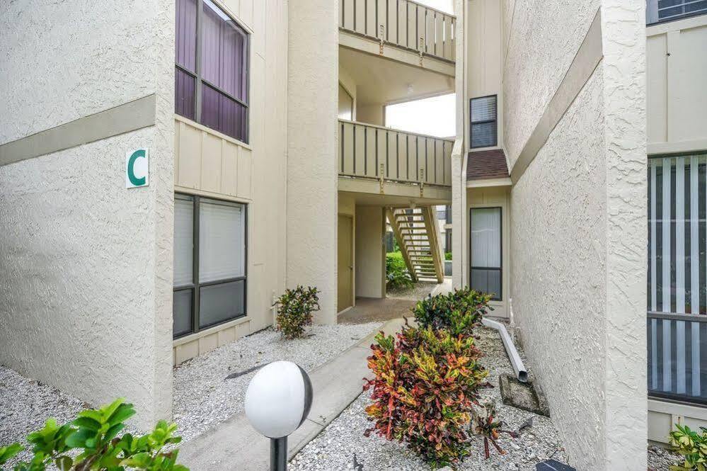 - 2 Bedroom - 3 Beds - 3 Bathroom Duplex With Heated Swimming Pool Apartment Siesta Key