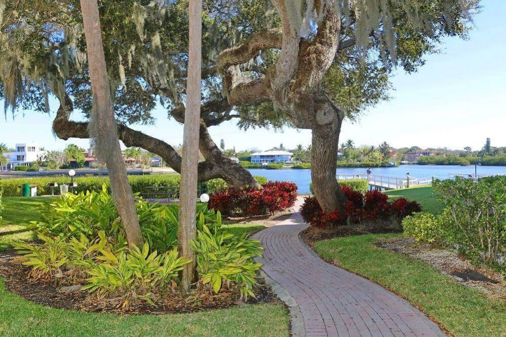- 2 Bedroom - 3 Beds - 3 Bathroom Duplex With Heated Swimming Pool