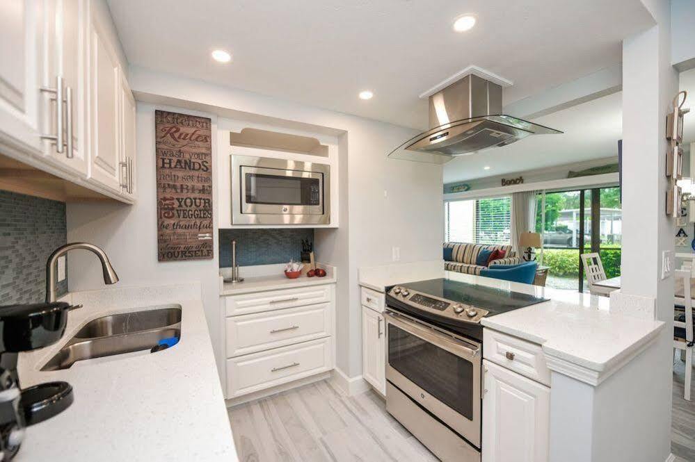 - 2 Bedroom - 3 Beds - 3 Bathroom Duplex With Heated Swimming Pool Siesta Key