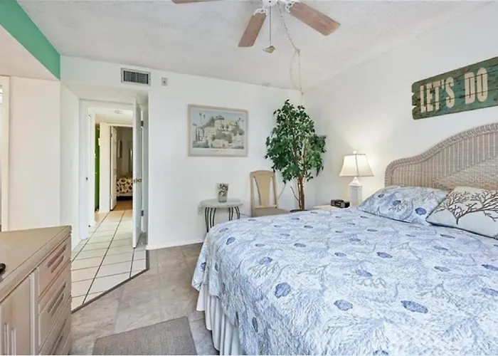 Siesta Key Escape Ground Floor Steps To Heated Pool And Free Trolley