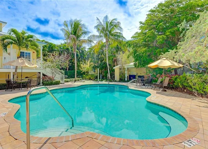 Two Units! Pool, Jacuzzi, Sunsets, Bars, Snorkeling & Paddling. 1-Min To Path Of Siesta Beach!