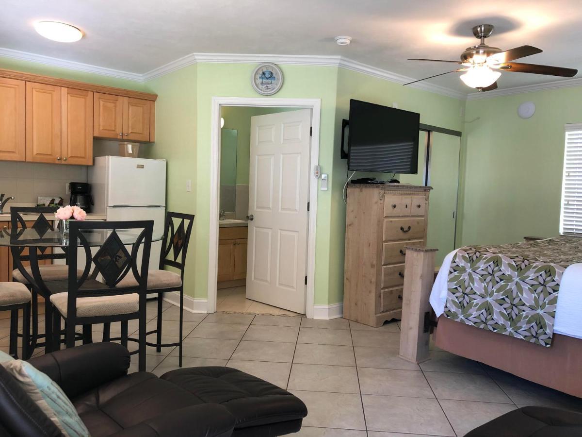 Tropical - Sarasota Resort