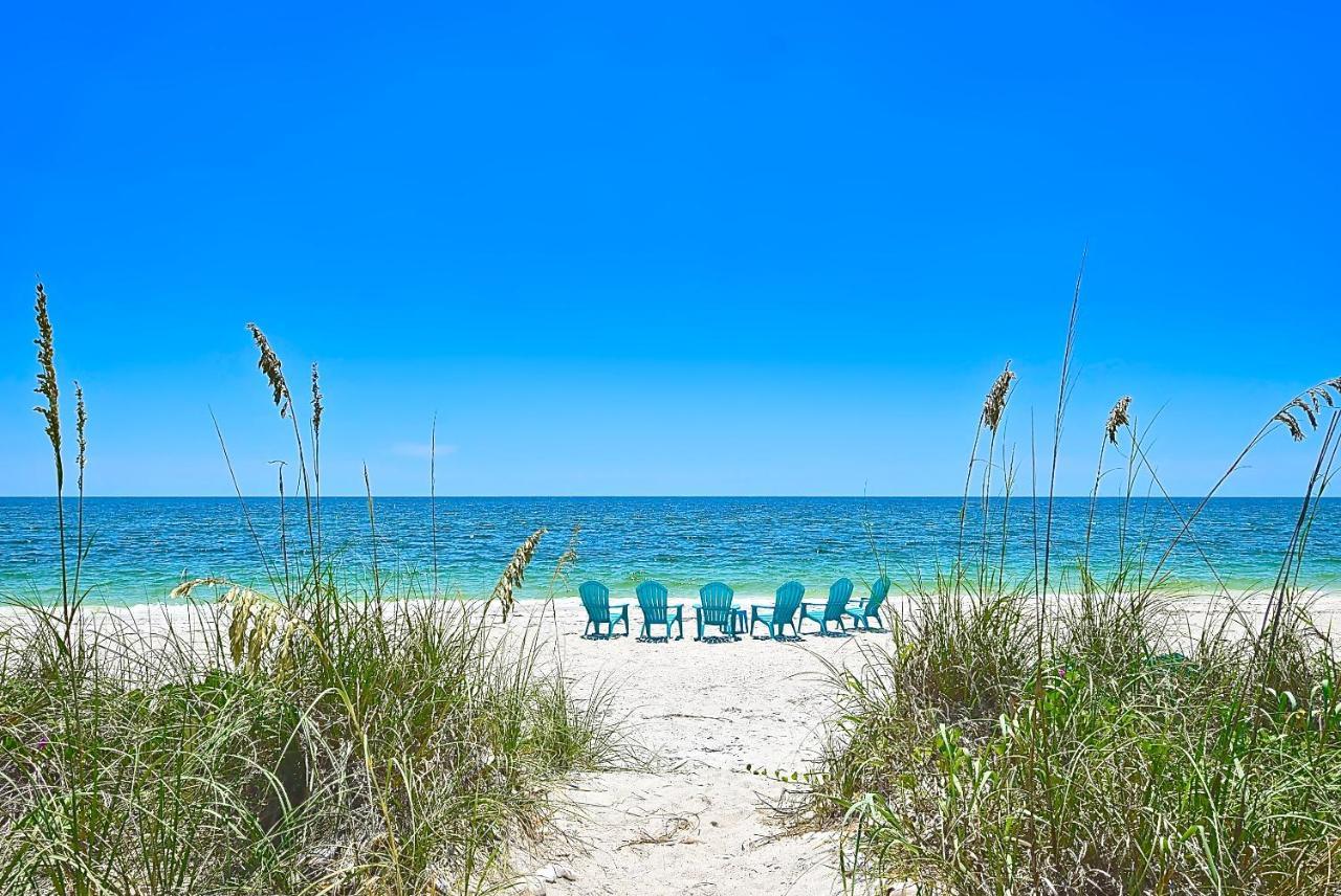 Direct Beachfront Delight Apartment
