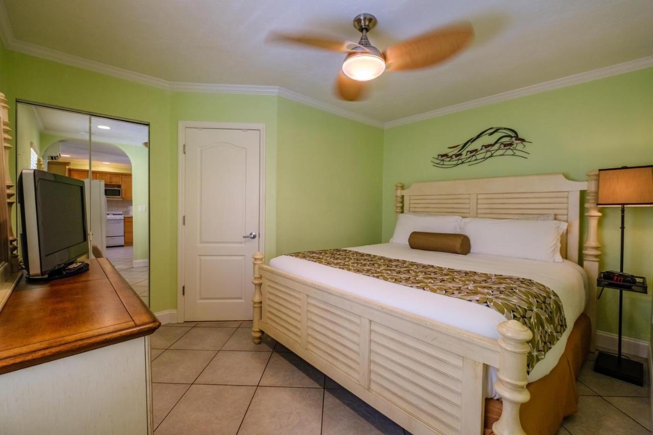 Tropical - Sarasota Resort