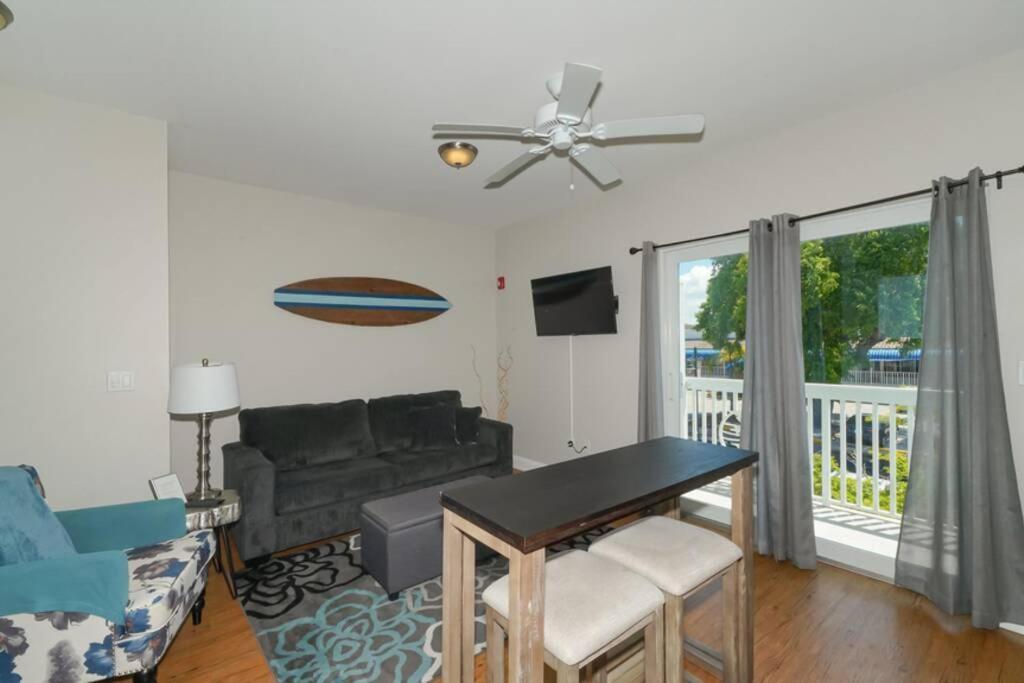Siesta Cool: Only Minutes Walk To Siesta Beach! Apartment
