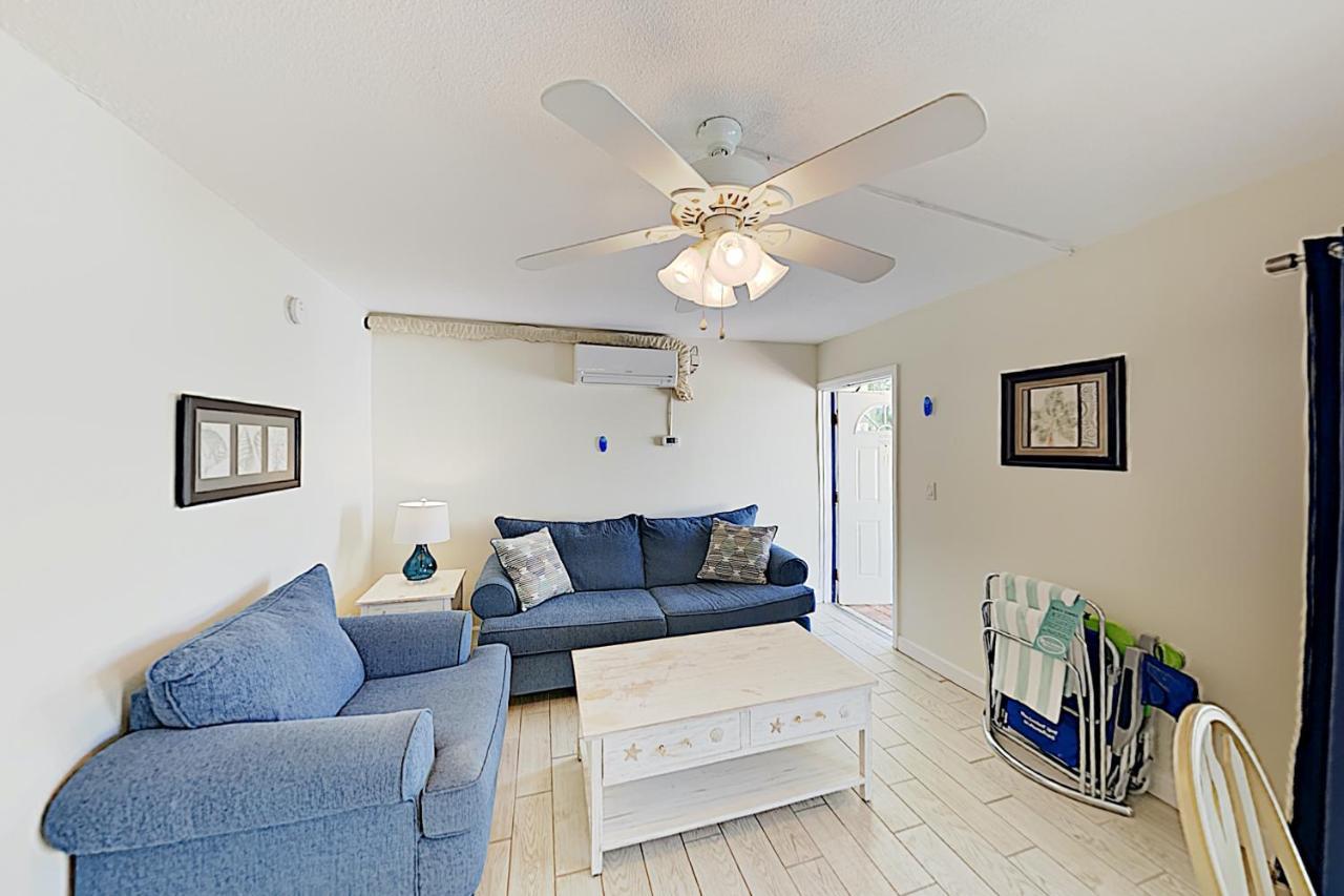 Apartment New Listing! Tropical Getaway - Steps To Sand Apts *