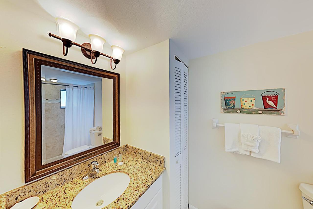 New Listing! Tropical Getaway - Steps To Sand Apts Siesta Key