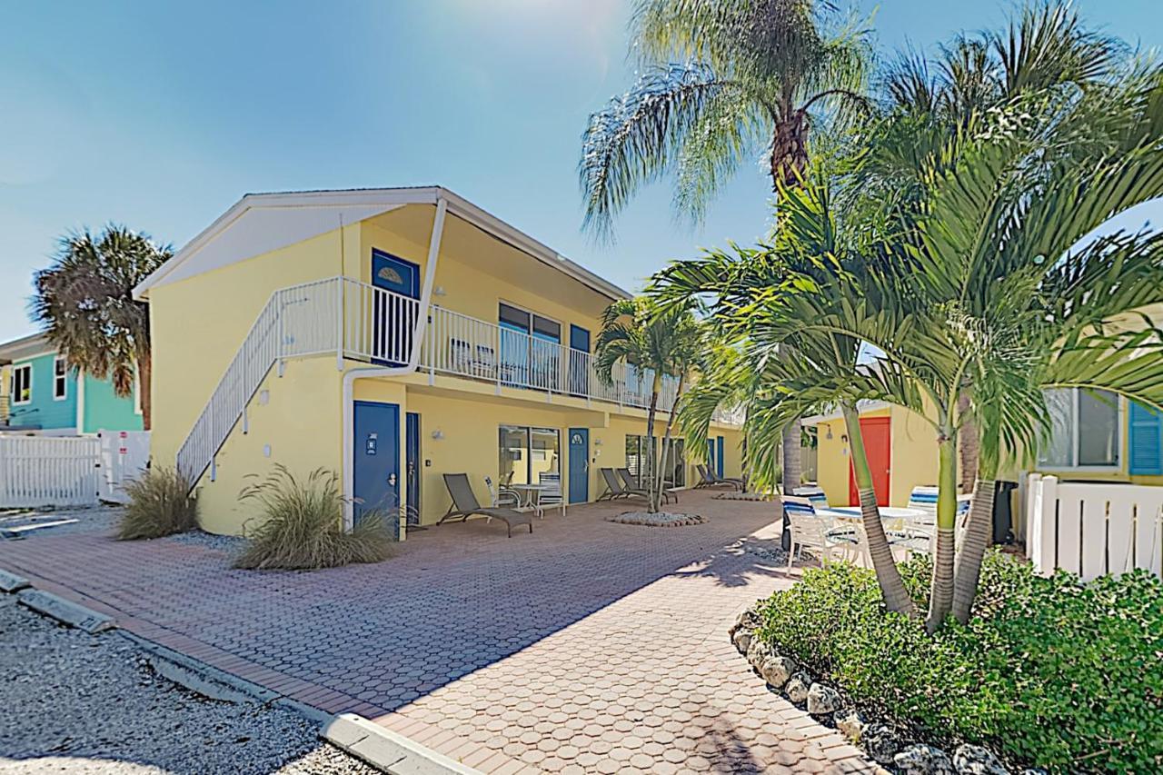New Listing! Tropical Getaway - Steps To Sand Apts Apartment *