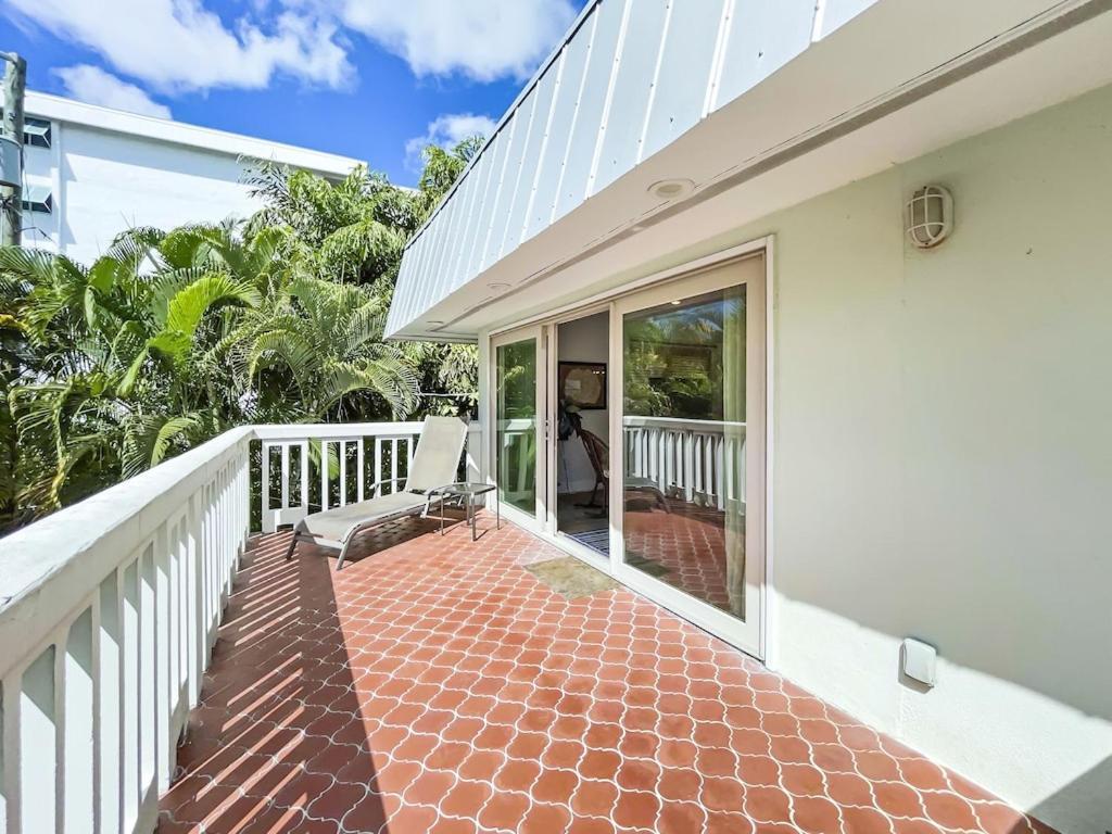 Holiday home Spacious Updated Just 2 Blocks To Beach *