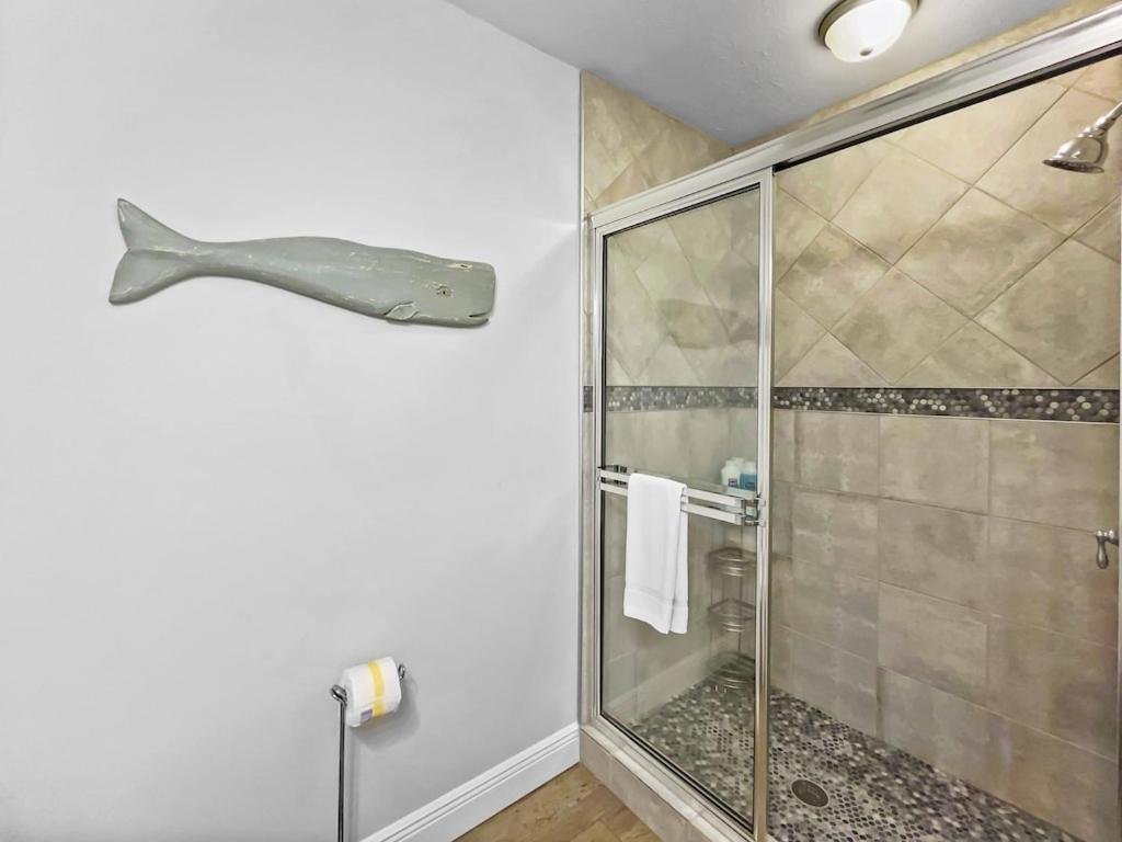 Holiday home Spacious Updated Just 2 Blocks To Beach *