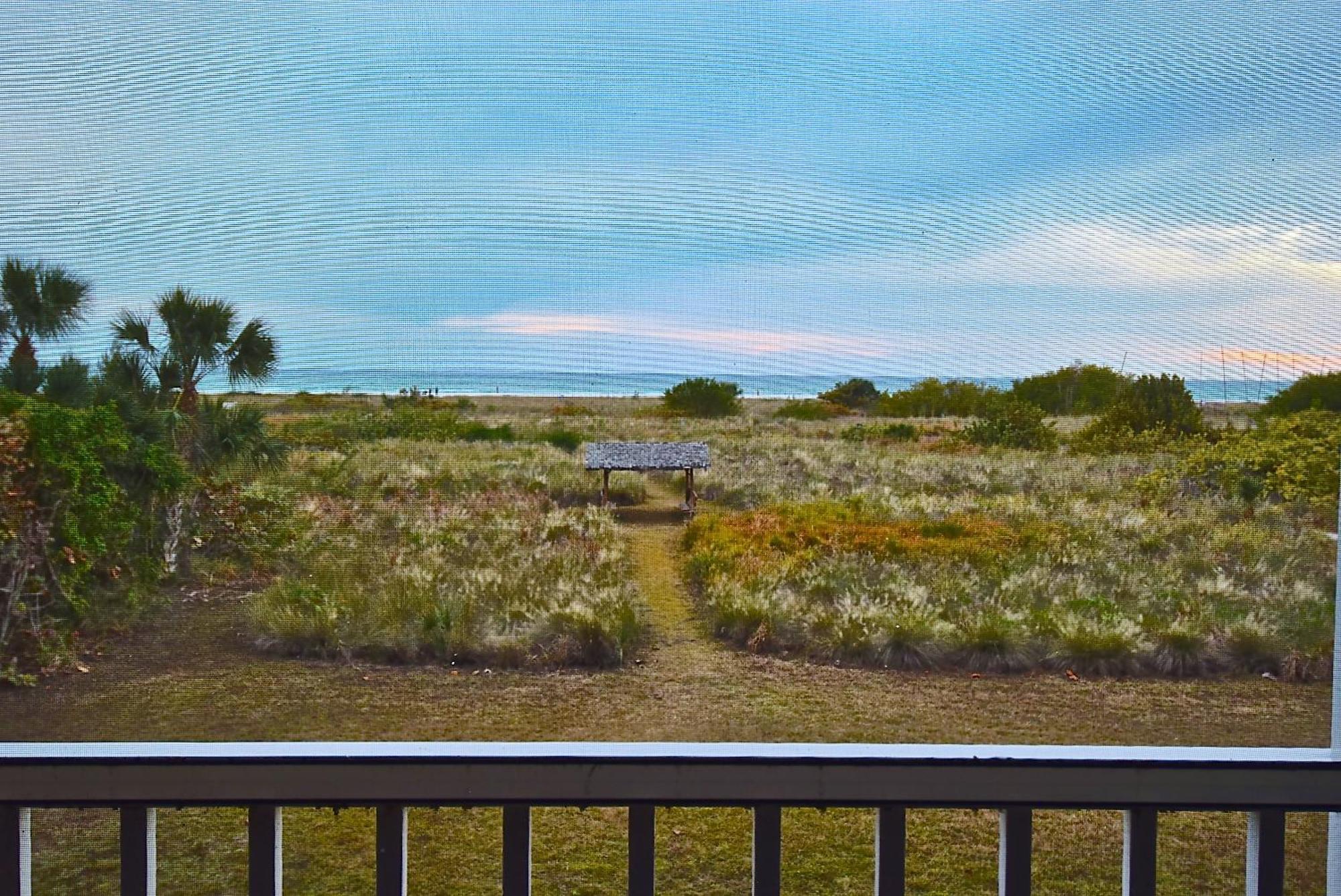 Apartment Direct Beachfront Delight *
