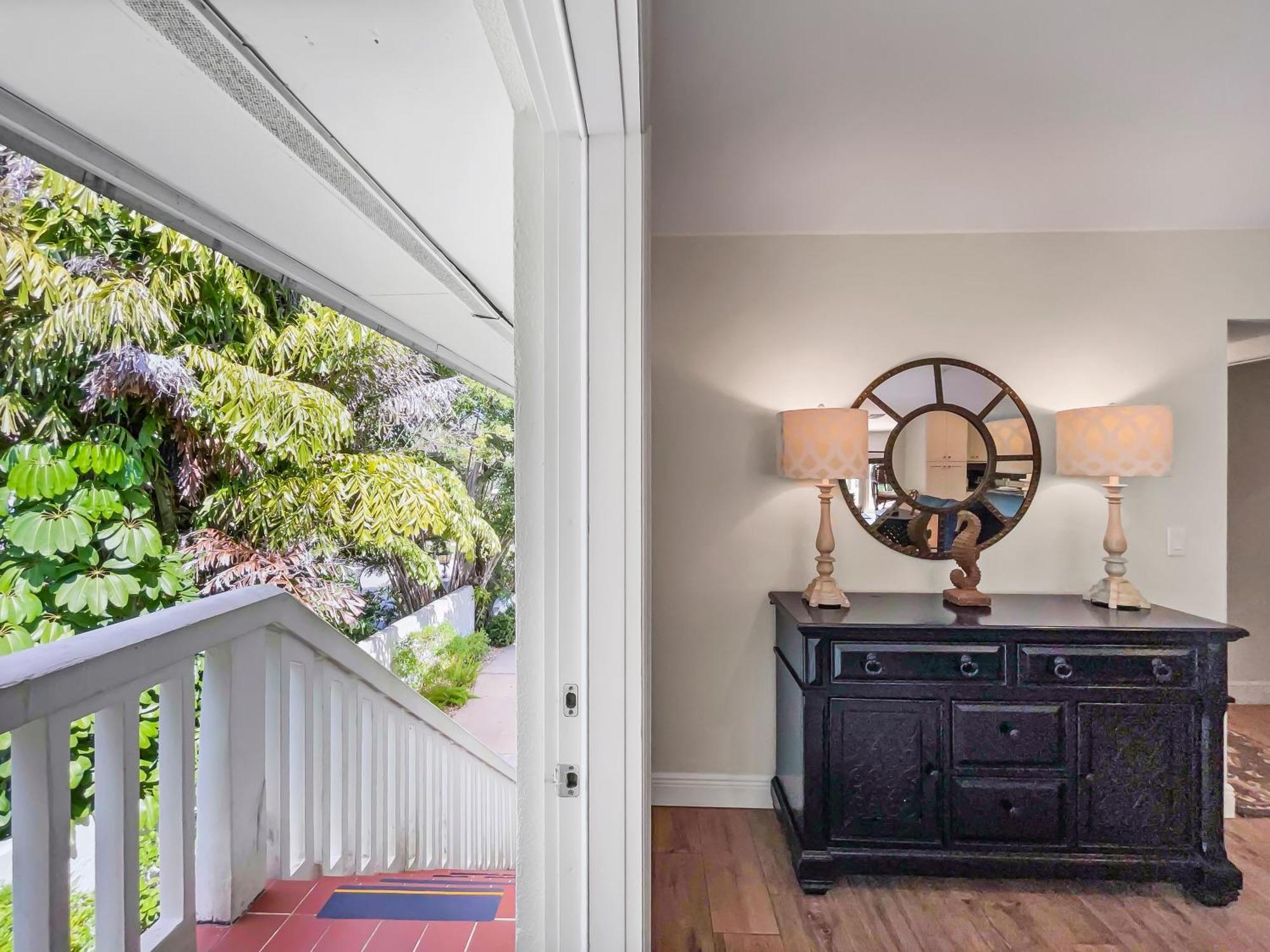 Spacious Updated Just 2 Blocks To Beach