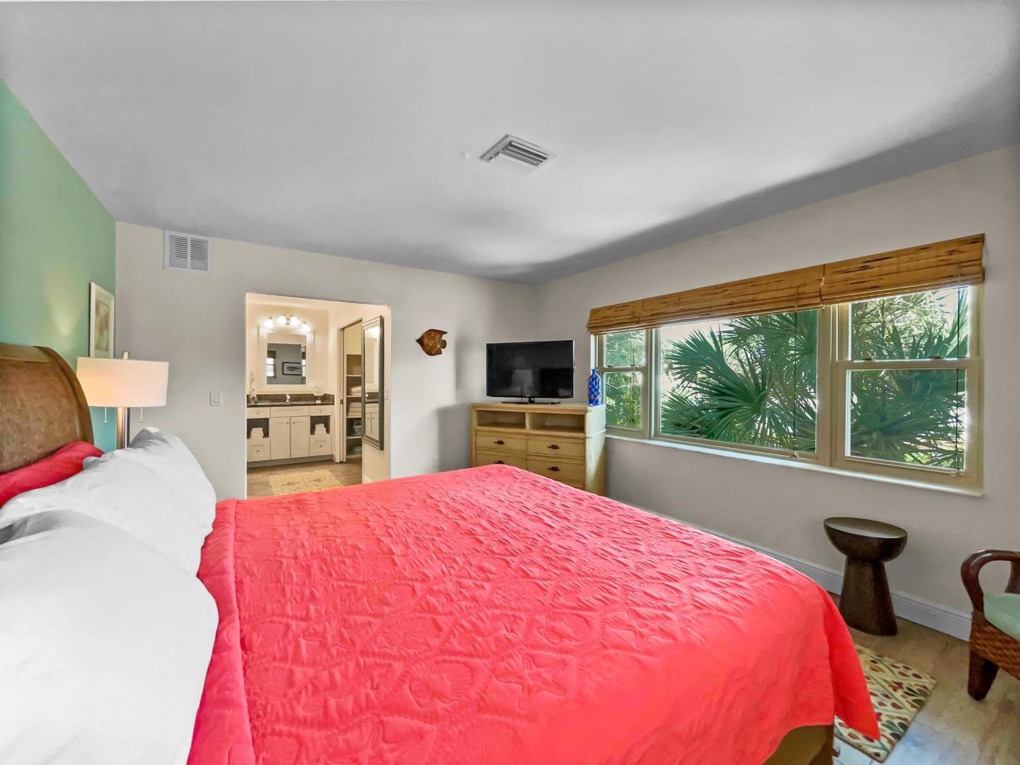 Spacious Updated Just 2 Blocks To Beach *