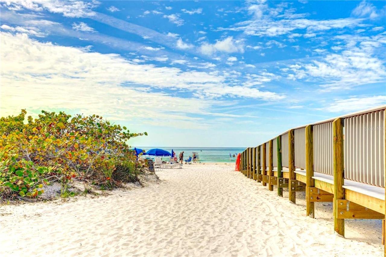 Two Units! Pool, Jacuzzi, Sunsets, Bars, Snorkeling & Paddling. 1-min To Path Of Siesta Beach! Holiday home