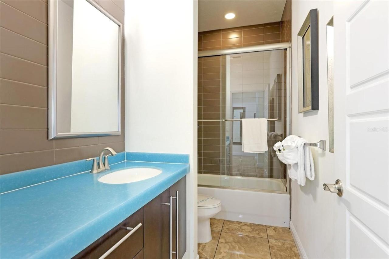 Two Units! Pool, Jacuzzi, Sunsets, Bars, Snorkeling & Paddling. 1-min To Path Of Siesta Beach!