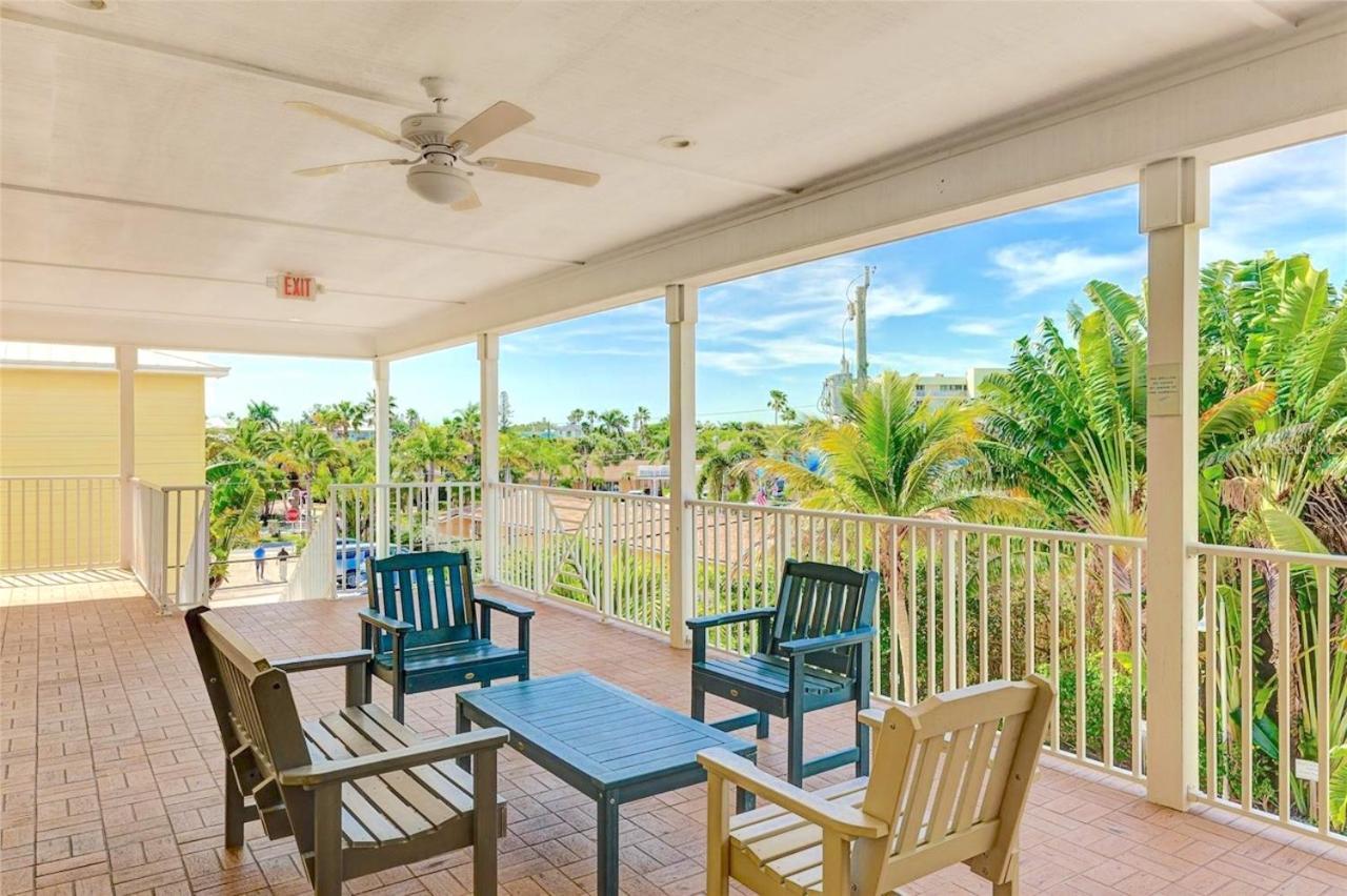 Two Units! Pool, Jacuzzi, Sunsets, Bars, Snorkeling & Paddling. 1-min To Path Of Siesta Beach! Holiday home