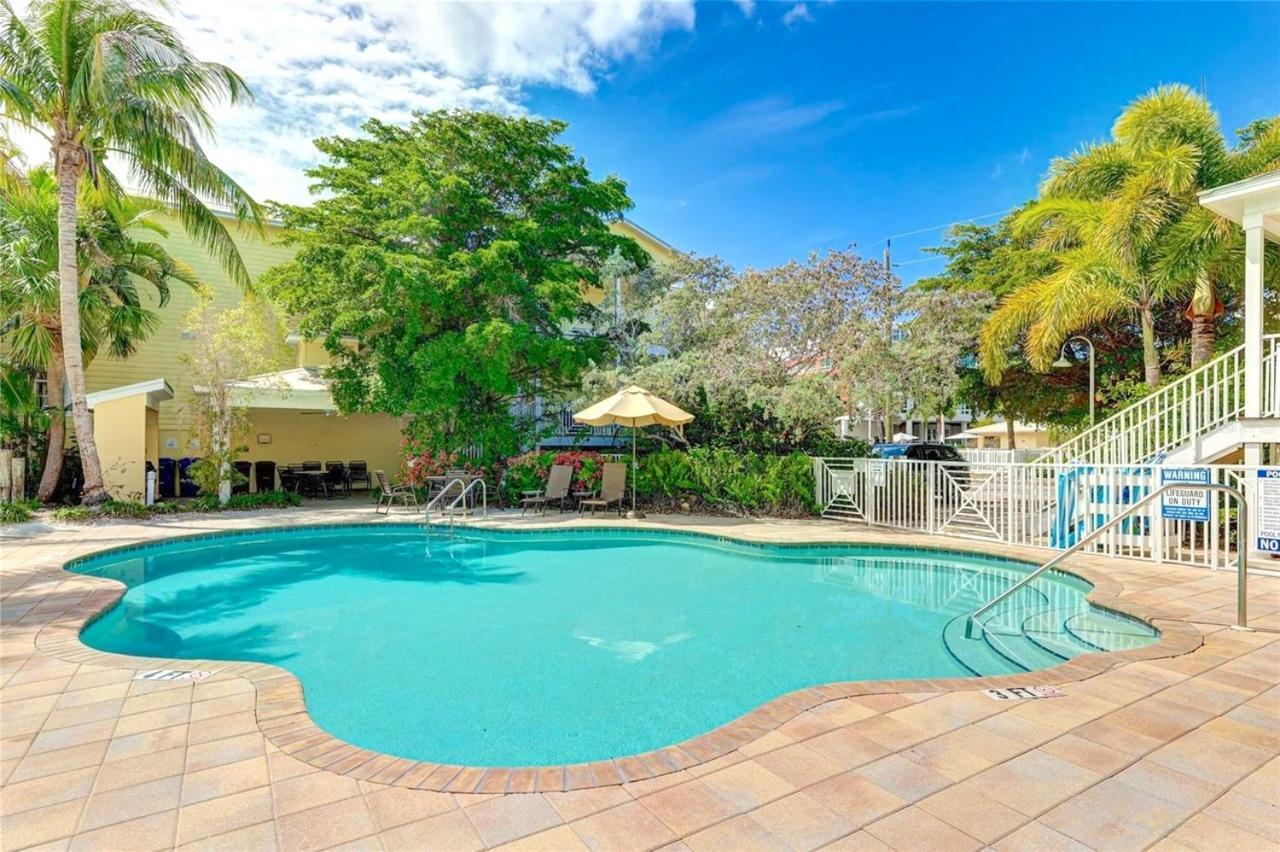 Two Units! Pool, Jacuzzi, Sunsets, Bars, Snorkeling & Paddling. 1-min To Path Of Siesta Beach! Holiday home *