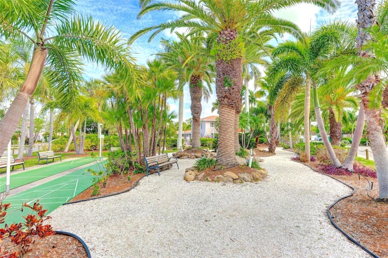 Holiday home Two Units! Pool, Jacuzzi, Sunsets, Bars, Snorkeling & Paddling. 1-min To Path Of Siesta Beach! *
