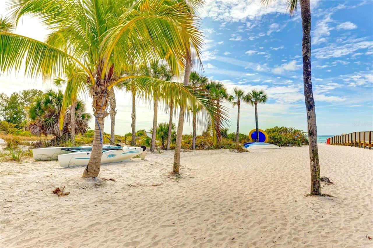 Two Units! Pool, Jacuzzi, Sunsets, Bars, Snorkeling & Paddling. 1-min To Path Of Siesta Beach! Holiday home Siesta Key