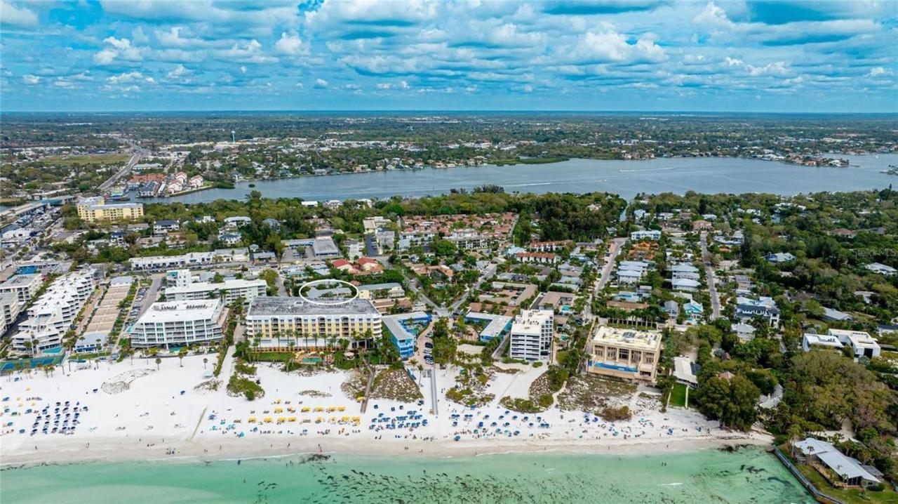 Two Units! Pool, Jacuzzi, Sunsets, Bars, Snorkeling & Paddling. 1-min To Path Of Siesta Beach! Holiday home Siesta Key