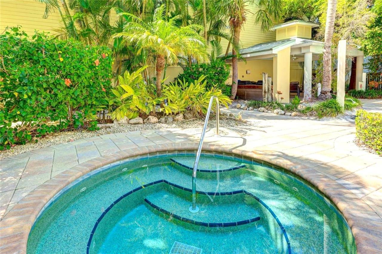 Two Units! Pool, Jacuzzi, Sunsets, Bars, Snorkeling & Paddling. 1-min To Path Of Siesta Beach! Holiday home *
