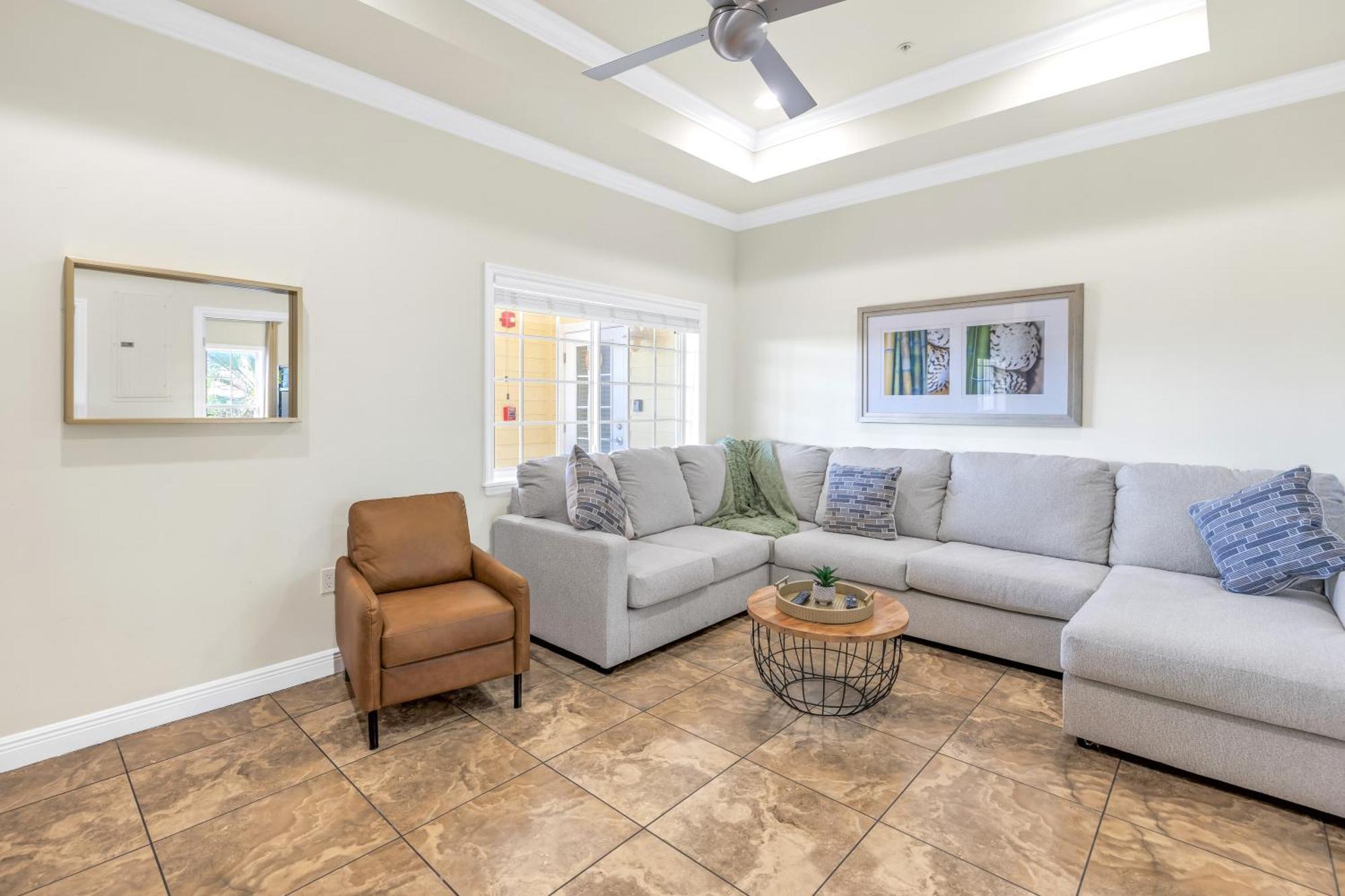 Two Units! Pool, Jacuzzi, Sunsets, Bars, Snorkeling & Paddling. 1-min To Path Of Siesta Beach! Holiday home Siesta Key