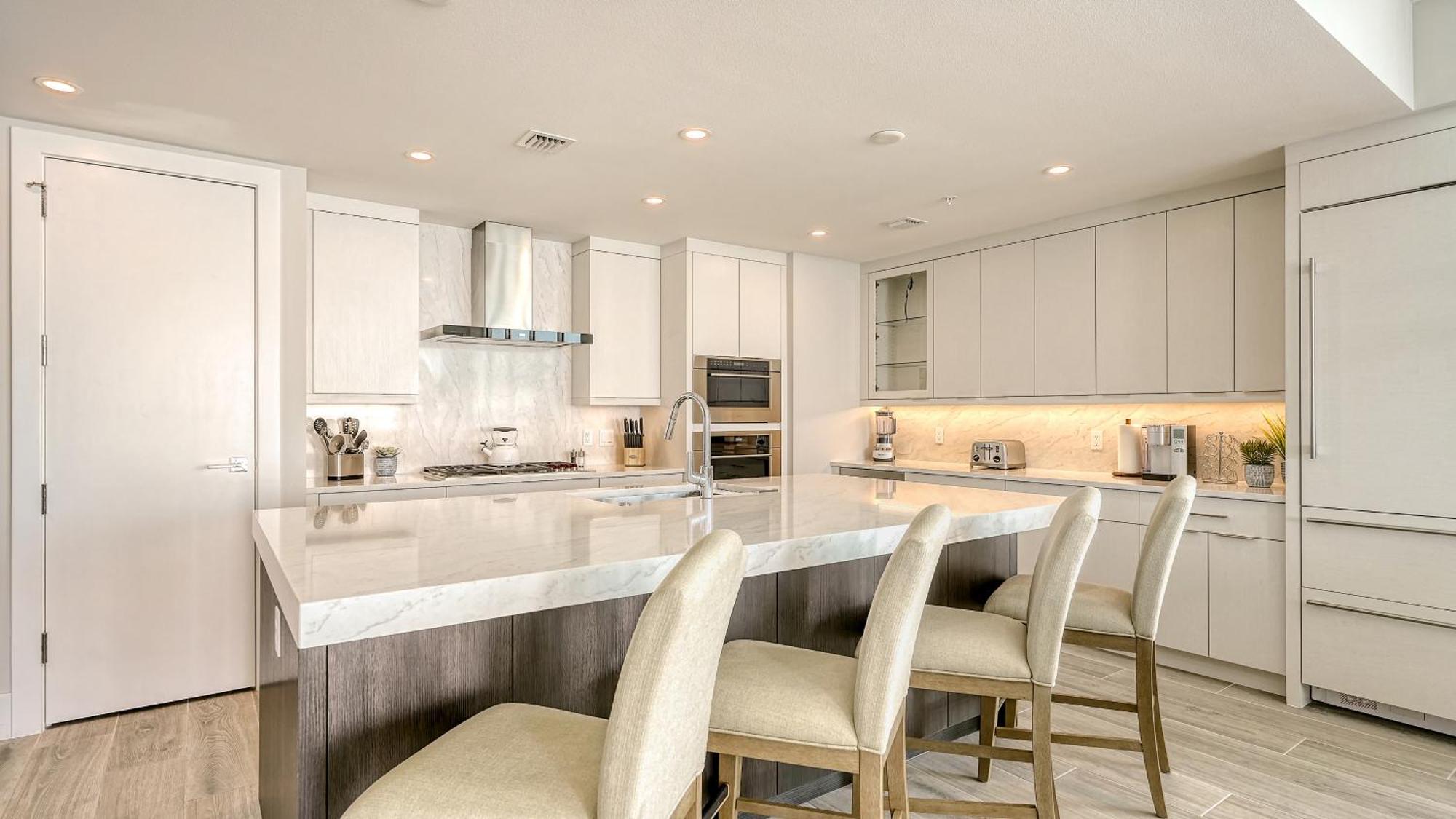 Ten35 Seaside Apartment