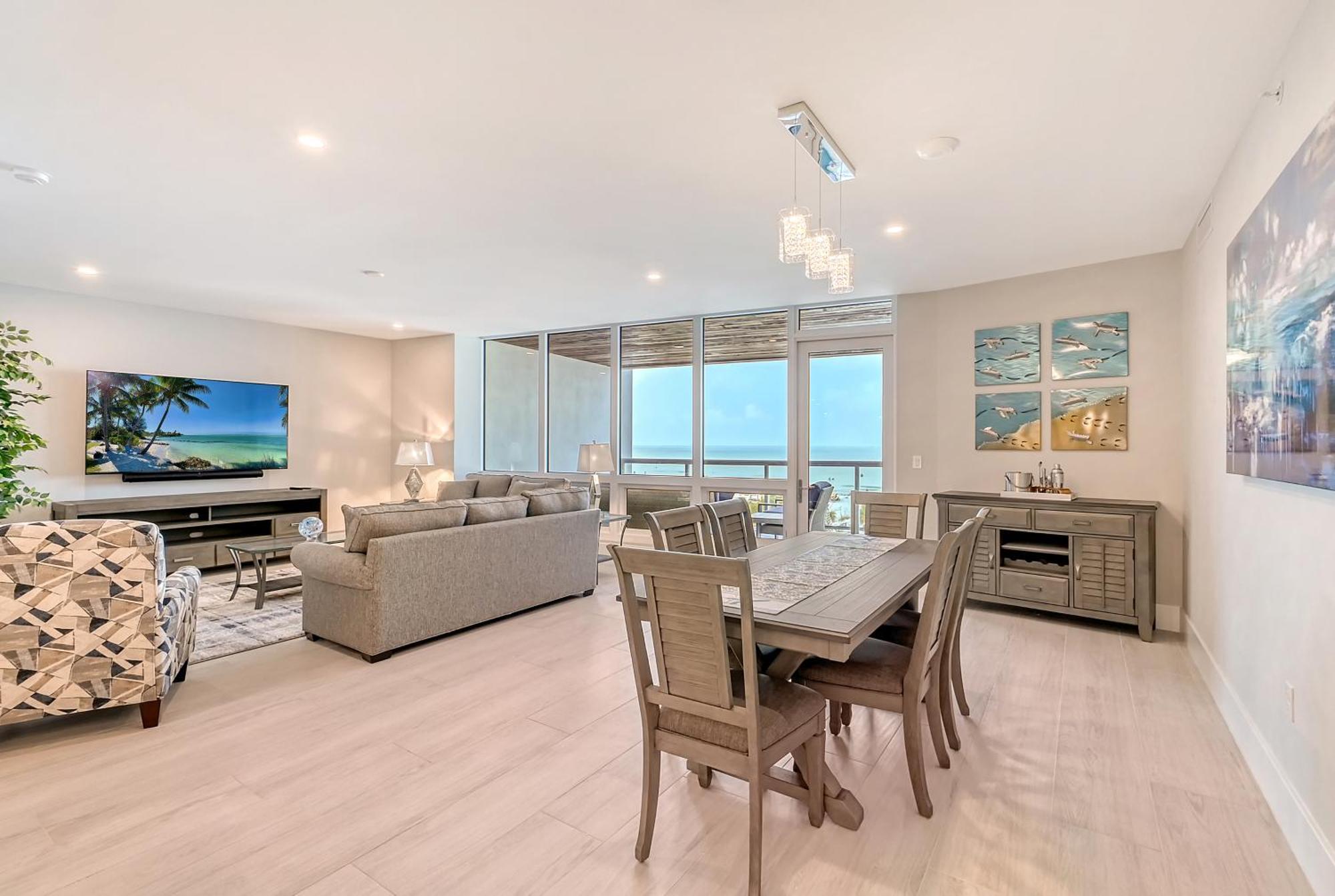Ten35 Seaside Apartment