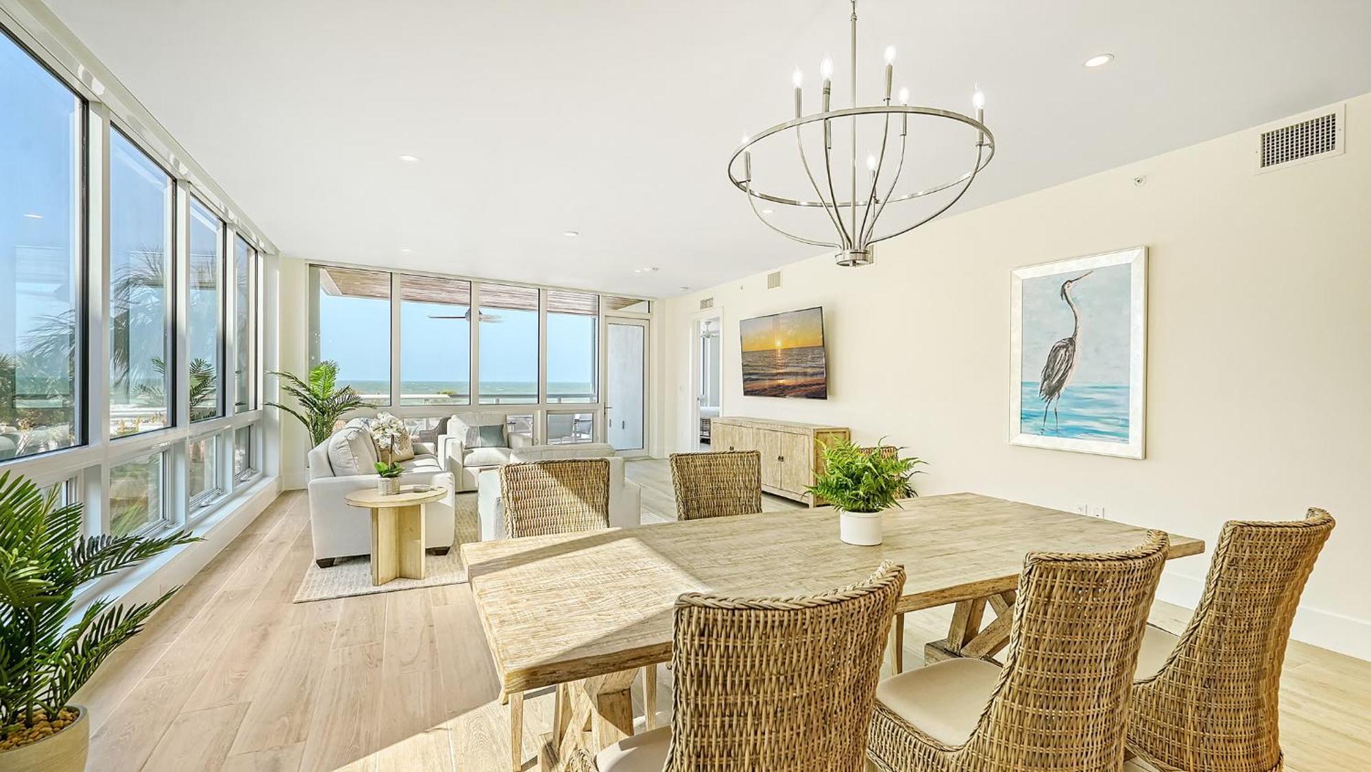 Ten35 Seaside Apartment *