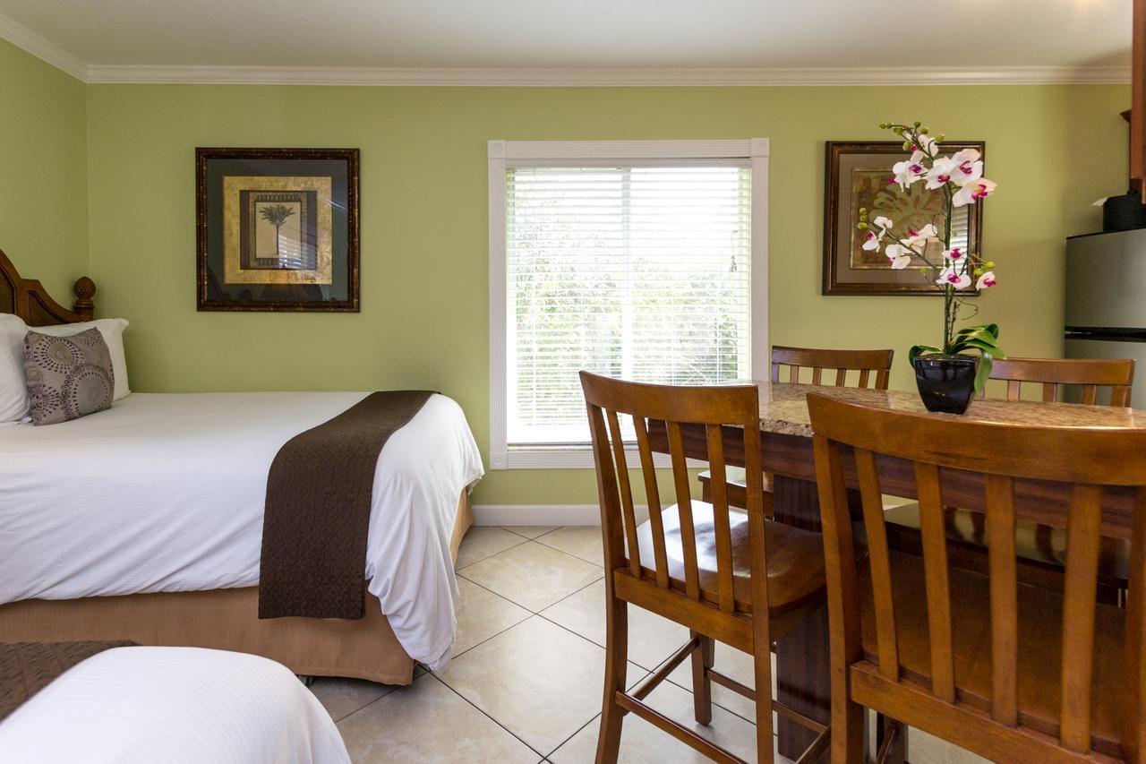 Tropical - Sarasota Resort Siesta Key