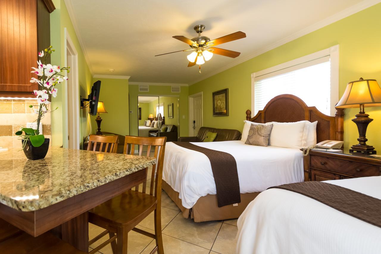 Tropical - Sarasota Resort