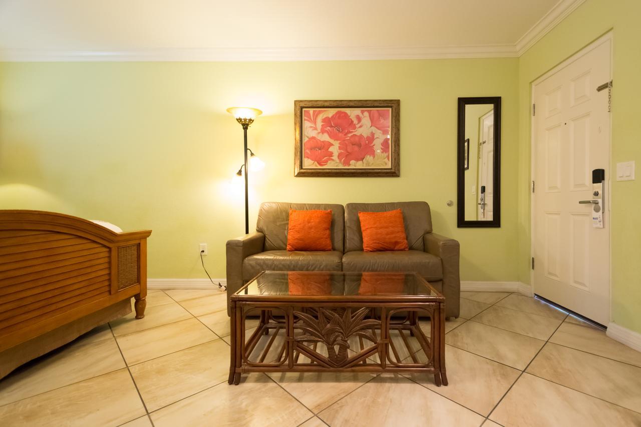 Tropical - Sarasota Resort