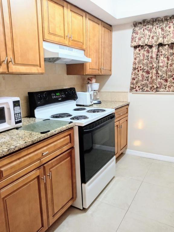 Tropical Dreams - Sarasota 2 Bedroom Condos Near Siesta Key Holiday home