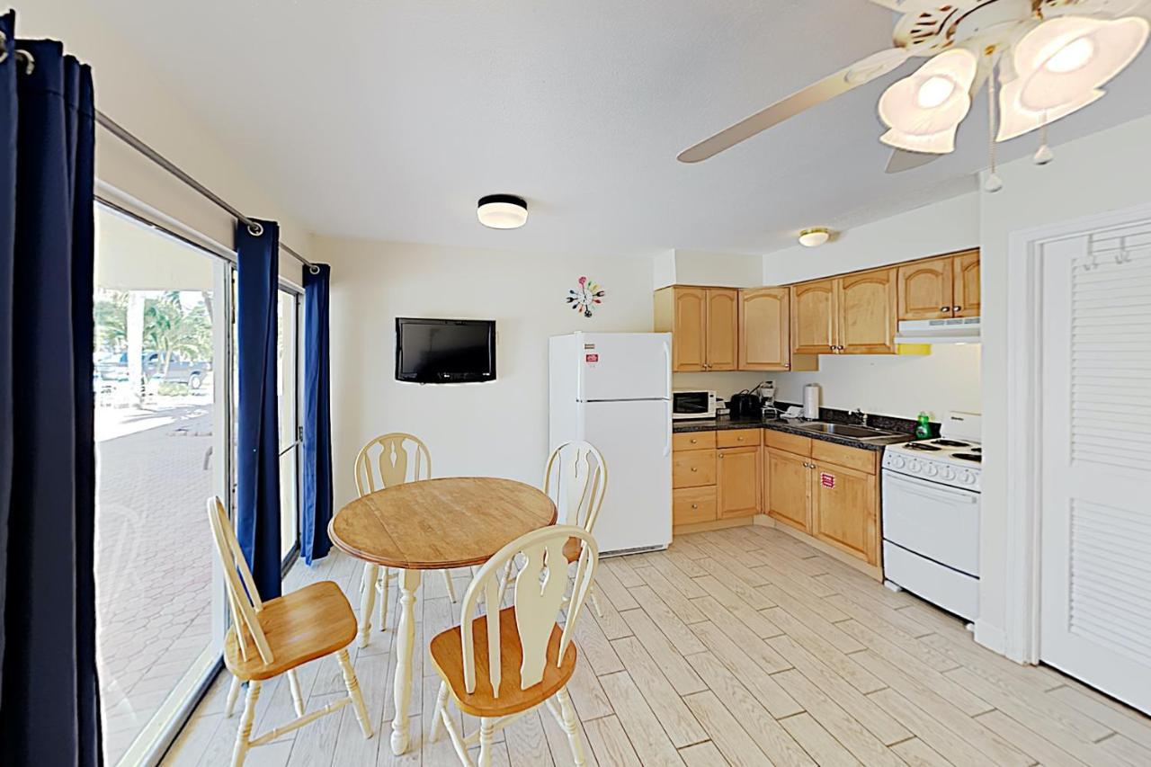 New Listing! Tropical Getaway - Steps To Sand Apts Apartment