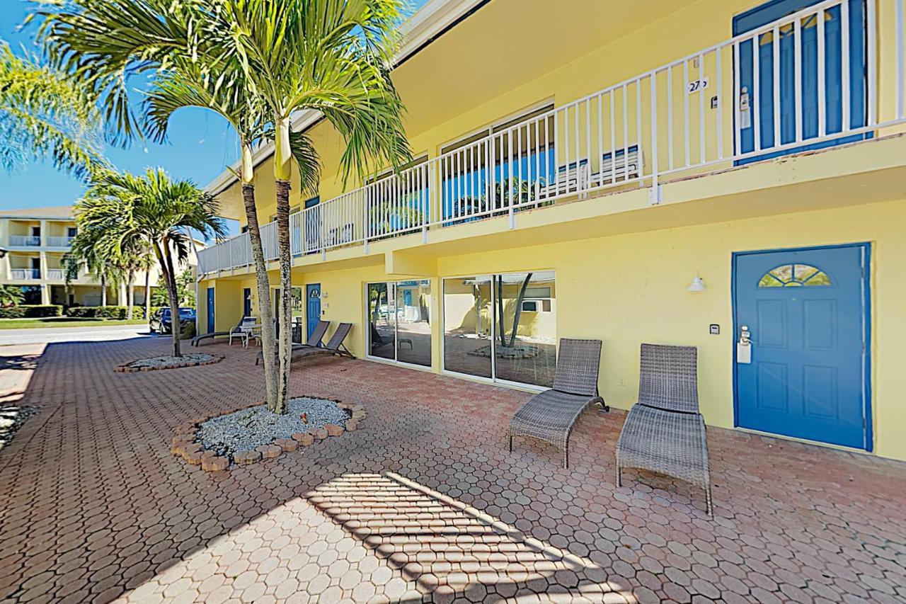 New Listing! Tropical Getaway - Steps To Sand Apts Siesta Key